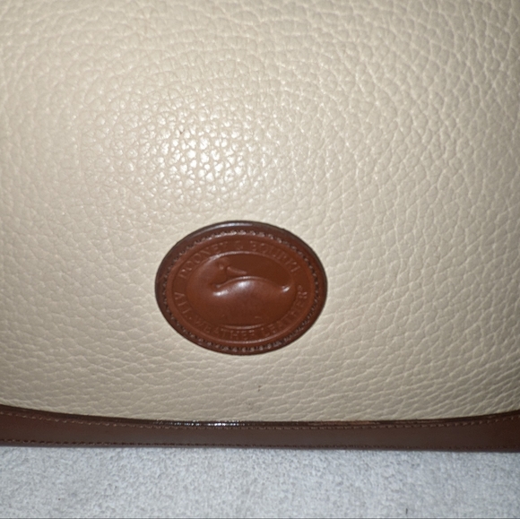 Vintage Dooney and Bourke all weather cream and brown leather trim shoul… - Picture 7 of 15